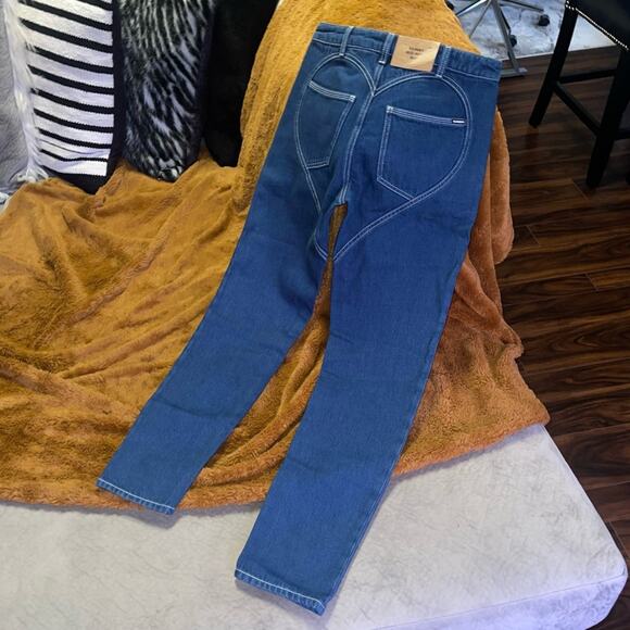 Burberry Heart-Stitch Motif Denim Skinny Jeans in Dark Wash - Picture 13 of 17